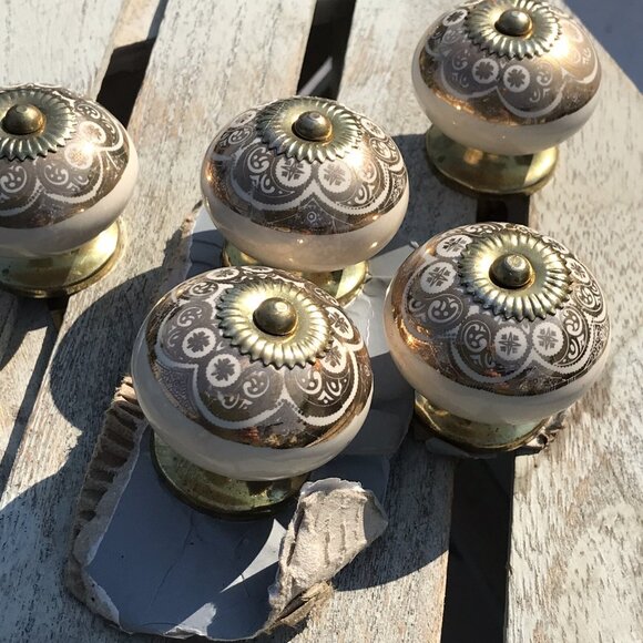 NEW Set 5 Decor Ceramic Gold Brass Decorative Drawer Cabinet Pulls Knobs - Picture 1 of 10